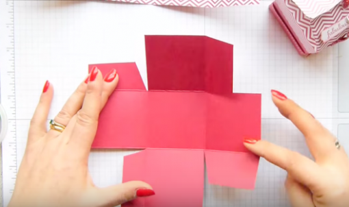 Cách làm hộp quà giấy hình vuông nắp vòm hình ngôi nhà - Mẫu 2
