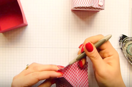 Cách làm hộp quà giấy hình vuông nắp vòm hình ngôi nhà - Mẫu 2