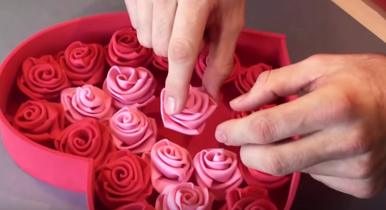 Cách làm hộp hoa hồng trái tim cho ngày lễ Valentine