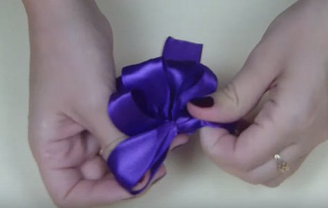 Cách làm nơ ruy bằng gói quà CỰC đơn giản mà xinh xắn