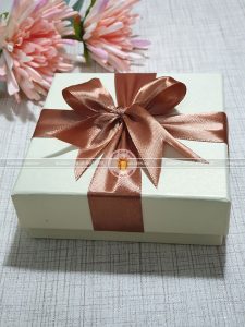 Hộp quà nhỏ đựng trang sức, nước hoa HQ10 - KT 10x10x3