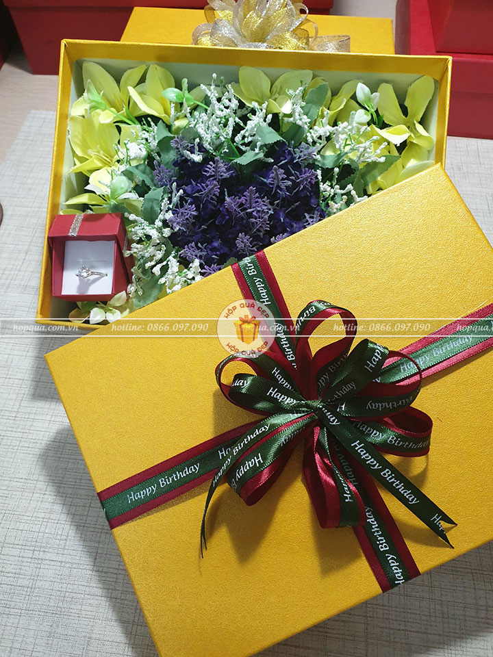 Hộp quà valentine xếp hoa trái tim HQ15 - Kích thước 23x17x7 Hộp quà valentine xếp hoa trái tim HQ15 - Kích thước 23x17x7