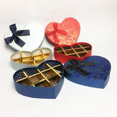 Một số mẫu hộp quà trái tim đẹp cho khách hàng tham khảo