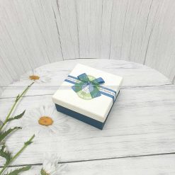 Hộp quà hình vuông trắng xanh 3 loại kích thước 15, 17, 19cm - HQ37