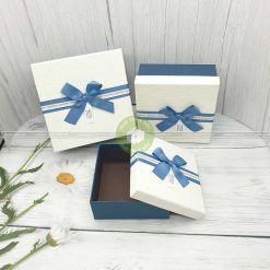 Hộp quà hình vuông trắng xanh 3 loại kích thước 15, 17, 19cm - HQ37