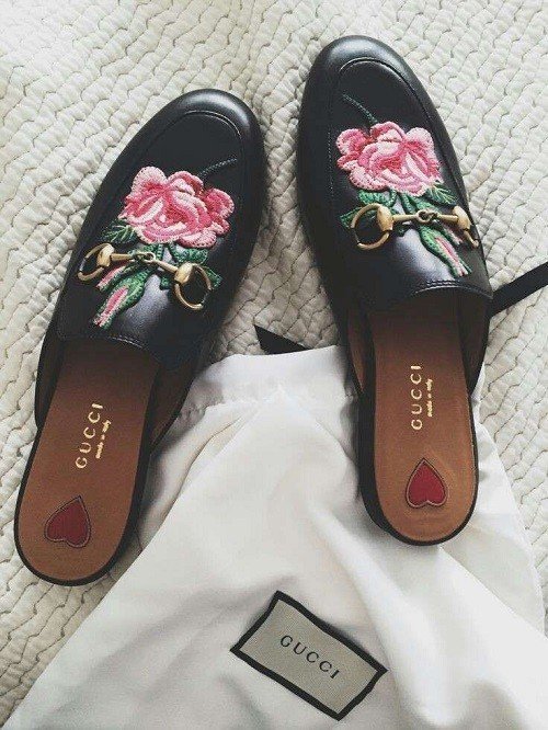 Quà tặng giày dép cho mẹ Quà tặng giày dép cho mẹ