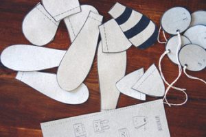 Cắt rời những hình bộ phận của hộp quà