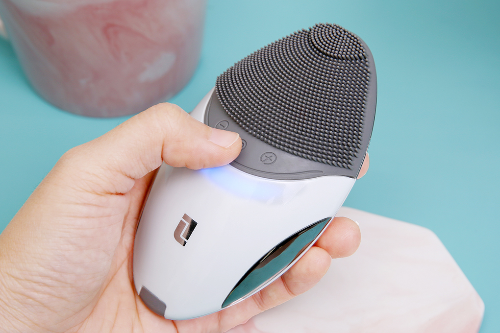 Máy rửa mặt -  Món quà valentine cho vợ vô cùng ý nghĩa