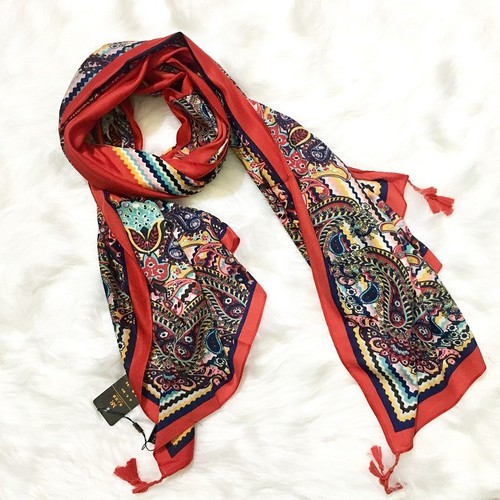 Khăn len họa tiết thổ cẩm cho các mẹ