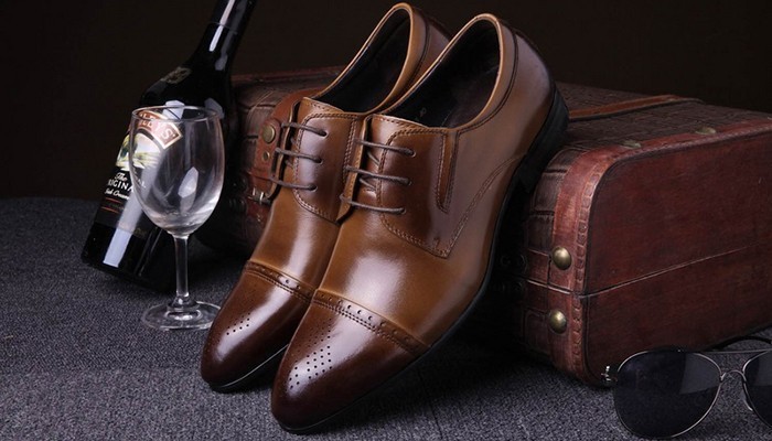 Quà sinh nhật tặng chồng là giày