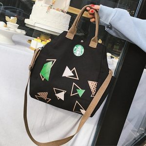 Chiếc túi xách với kiểu dáng lạ 