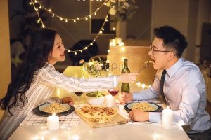 Bữa tối lãng mạn dưới ánh nến cho 2 người