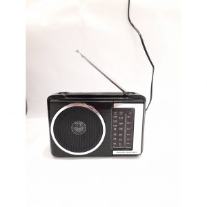 Tặng radio cho người già