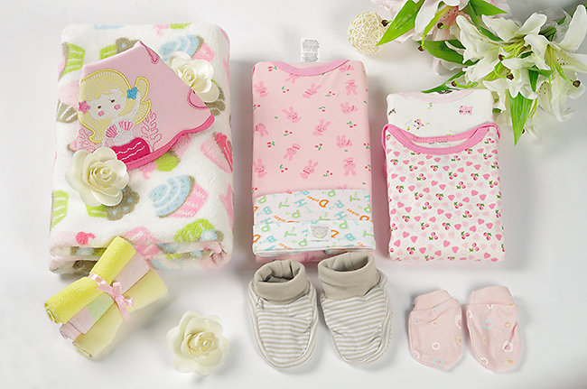 Tặng quần áo dành cho trẻ sơ sinh