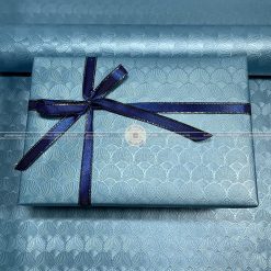 Giấy gói quà vân sò nổi cao cấp màu xanh da trời - CC26
