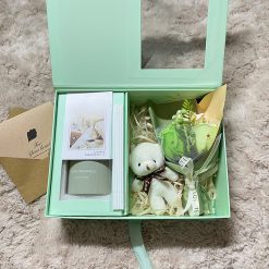 Set quà Tinh dầu thơm và Hoa màu Xanh nhạt [Tặng thiệp + Móc gấu]